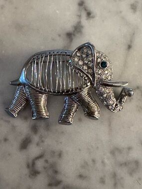 Carolee vintage elephant brooch, like new 2x1 1/2